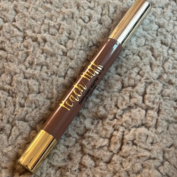 🤍New Too Faced Peach Puff Matte Lipstick (Discontinued)🤍 - Picture 3 of 7